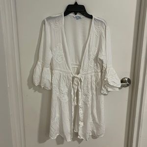 Cute cover-up!!! Worn maybe once? Ties in front. Excellent condition. Rayon